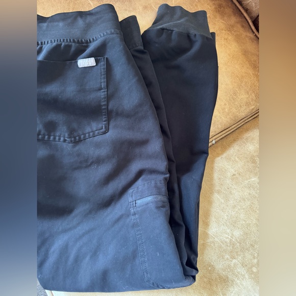 FIGS - Picture 5 of 7